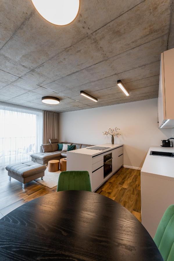 H75 Apartments Kosice Centre Екстер'єр фото