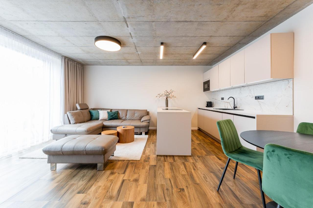H75 Apartments Kosice Centre Екстер'єр фото