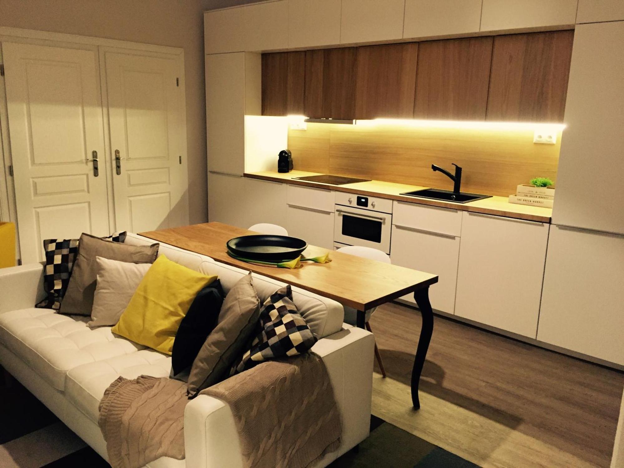 H75 Apartments Kosice Centre Екстер'єр фото