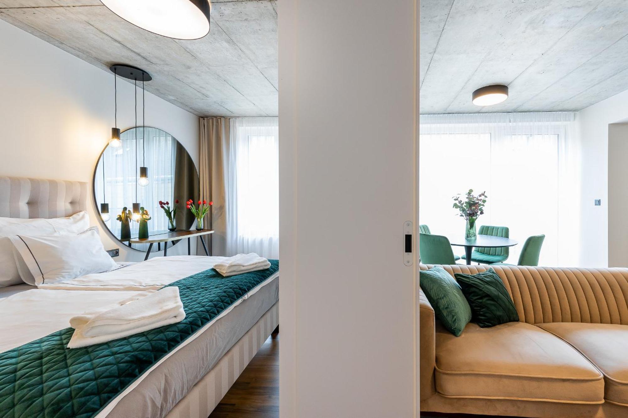 H75 Apartments Kosice Centre Екстер'єр фото