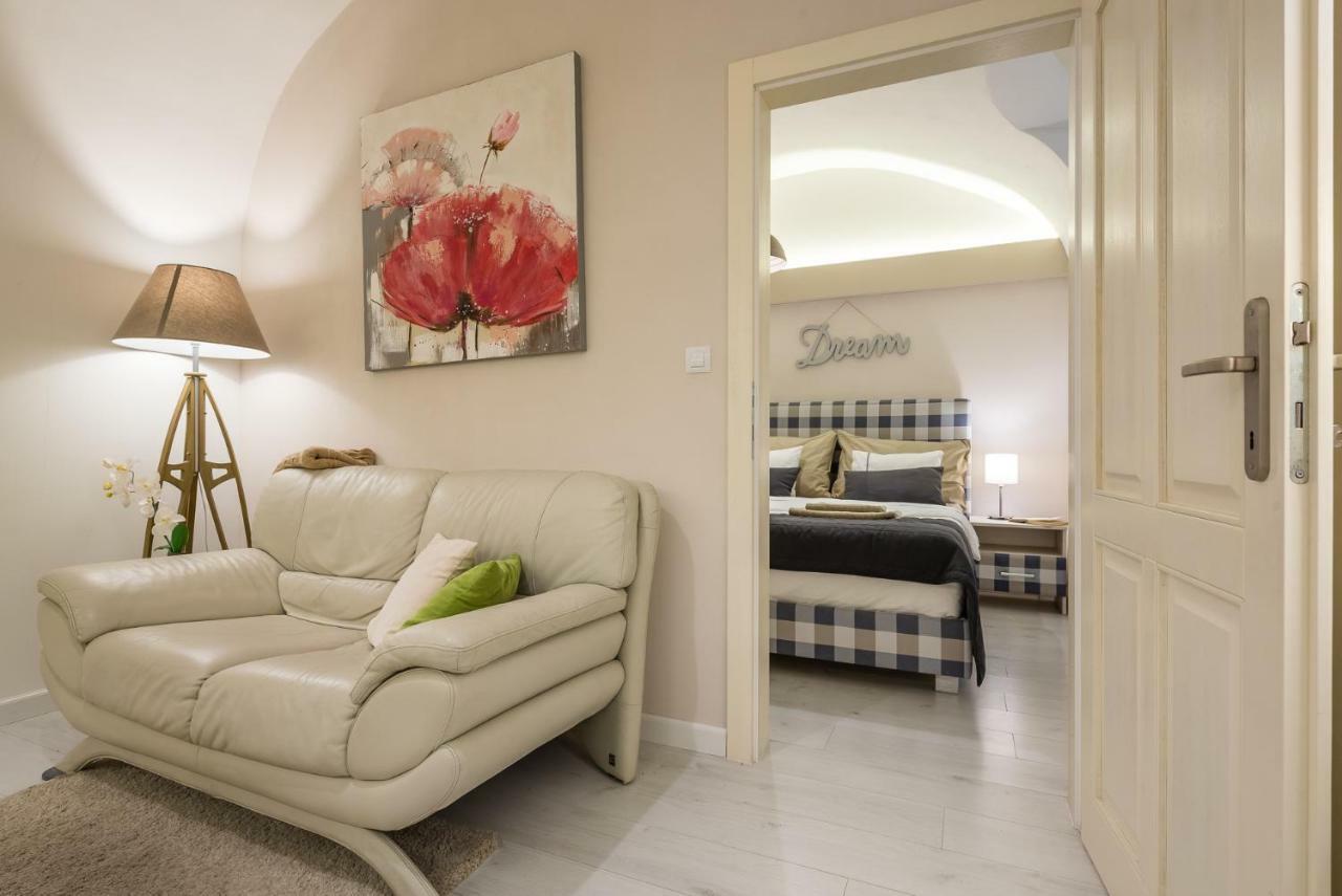 H75 Apartments Kosice Centre Екстер'єр фото