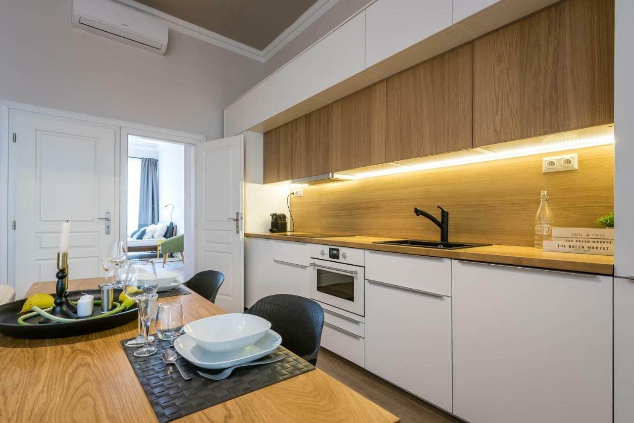 H75 Apartments Kosice Centre Екстер'єр фото